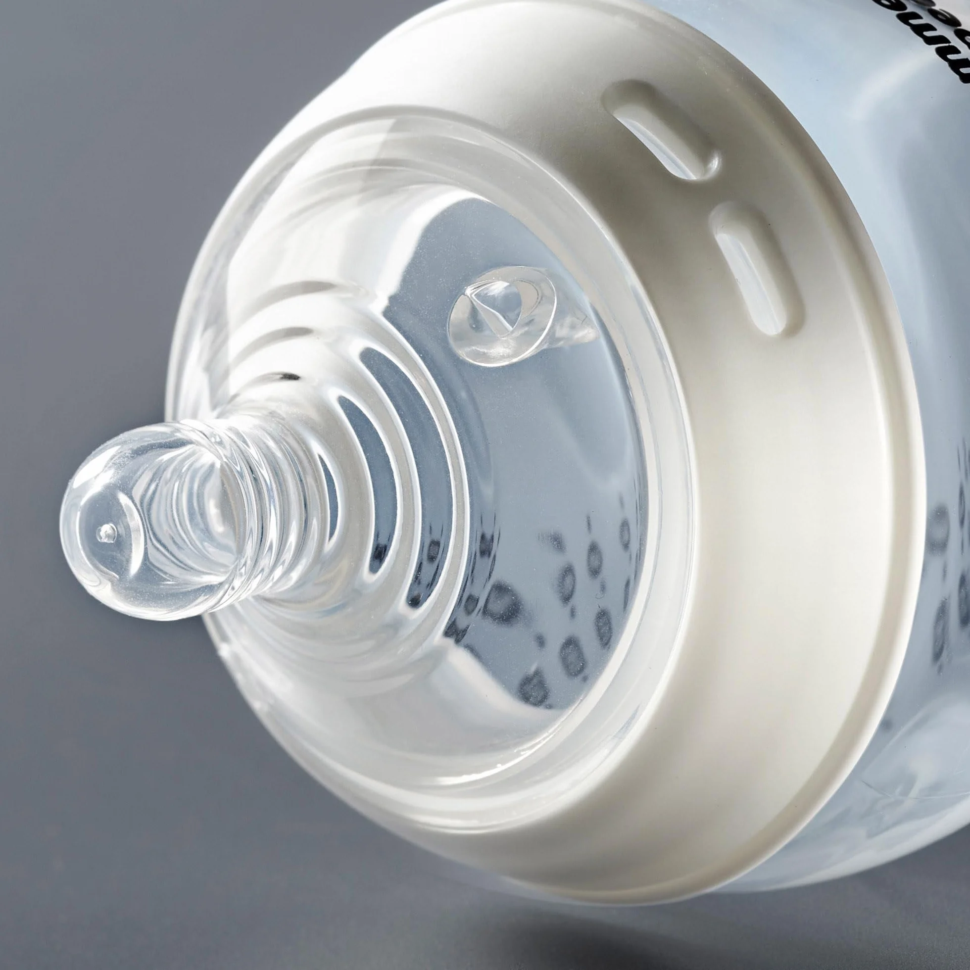 TOMMEE TIPPEE Zestaw 2 smoczków MID FLOW CTN